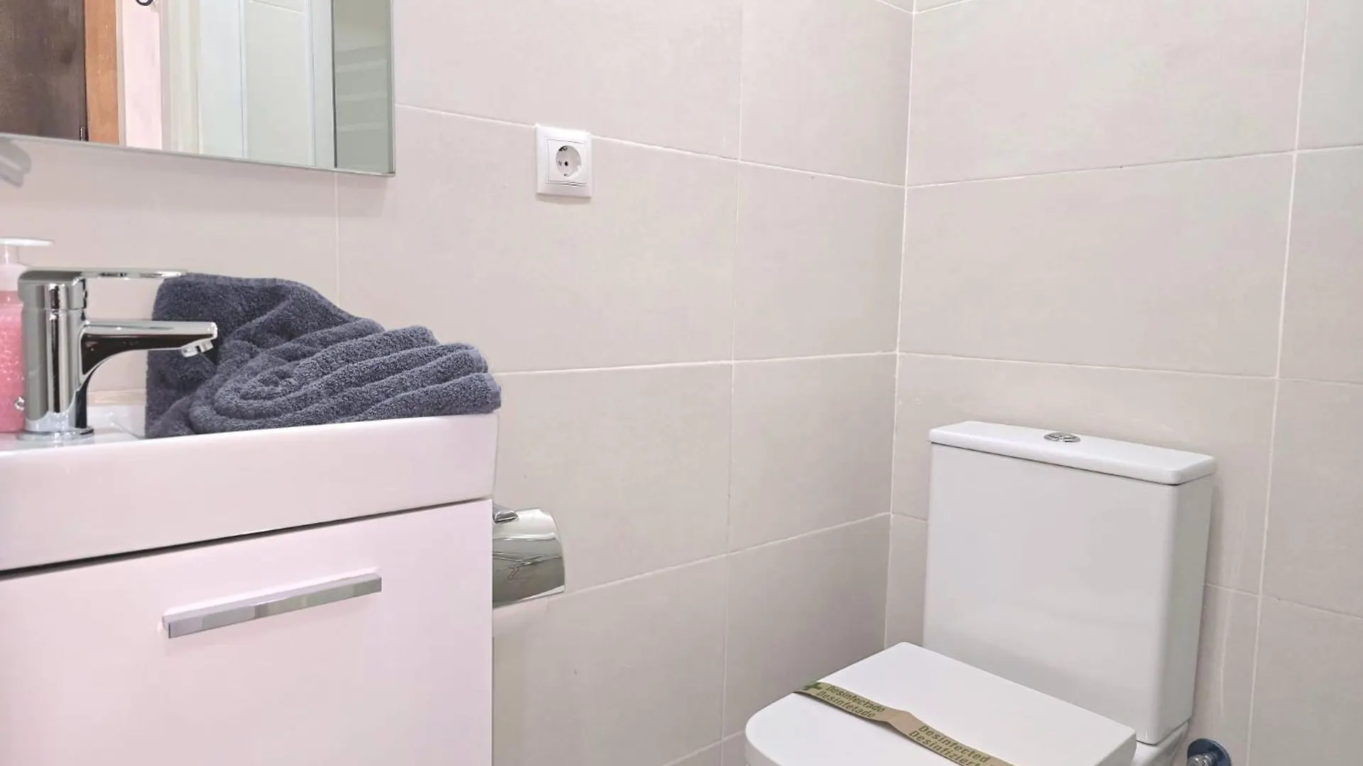 Nogalera Rainbow 2-Bedroom Apartment, Pool And Parking By Namaste Elite Torremolinos Lejlighed