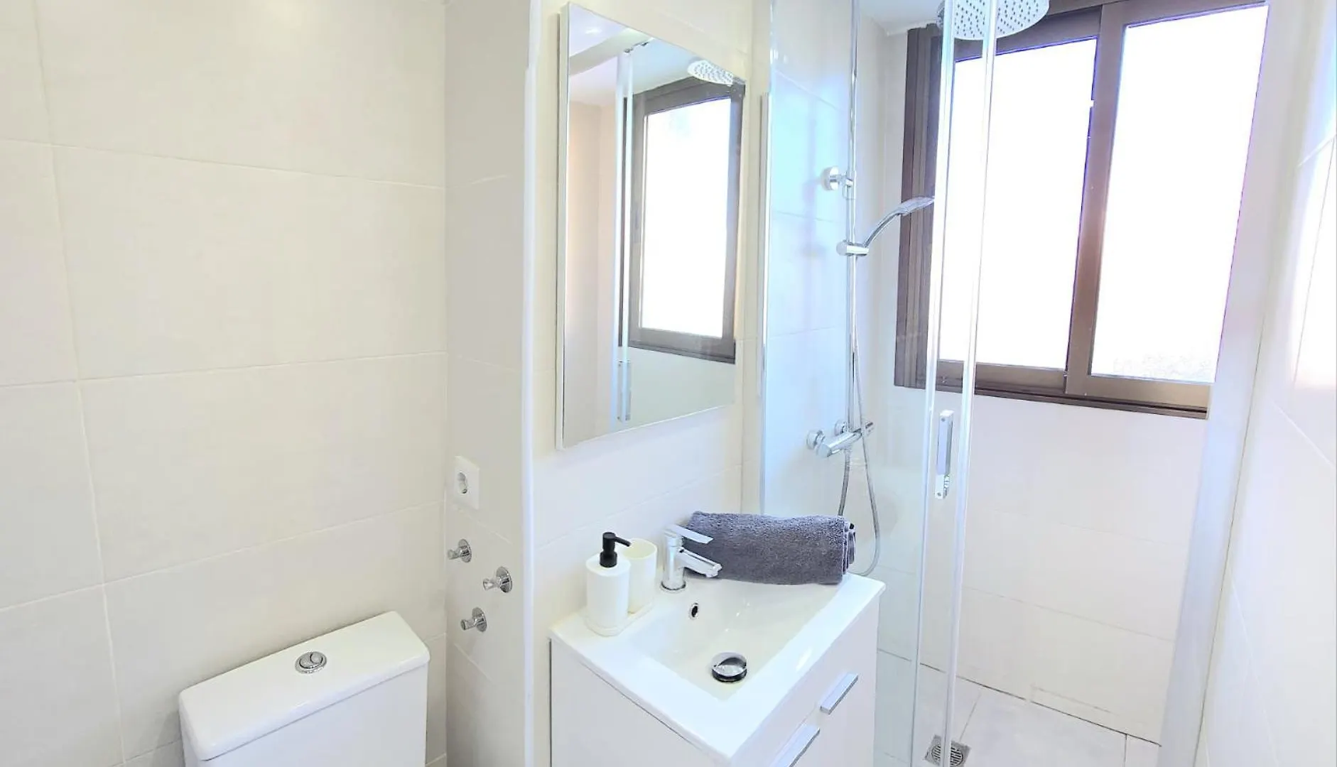 Nogalera Rainbow 2-Bedroom Apartment, Pool And Parking By Namaste Elite Torremolinos Spain