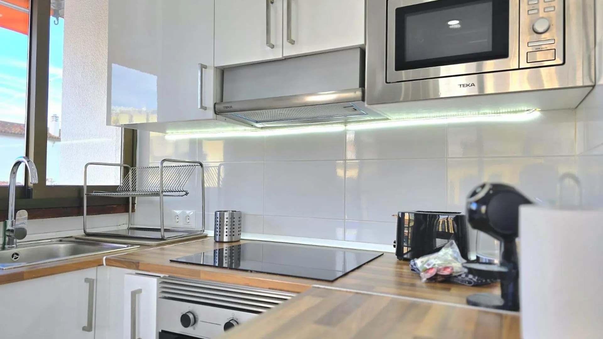 Nogalera Rainbow 2-Bedroom Apartment, Pool And Parking By Namaste Elite Torremolinos